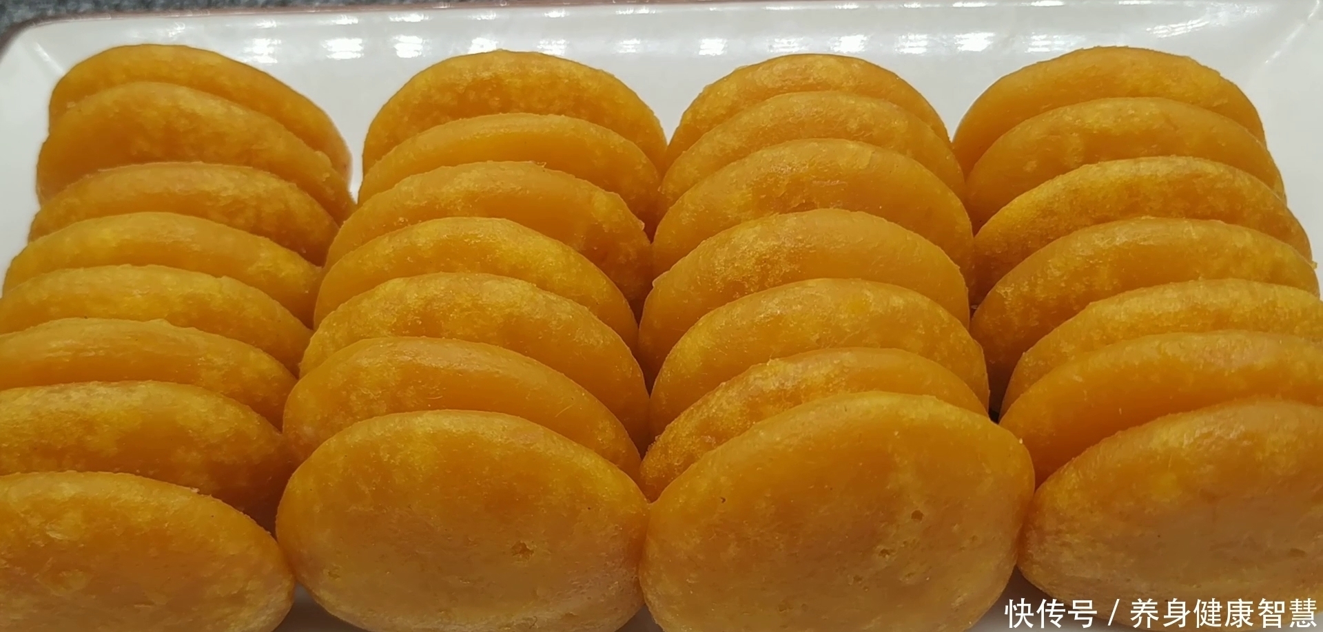 无水|南瓜饼又出新做法了,无水无油,软糯香甜又劲道,全家人都爱吃