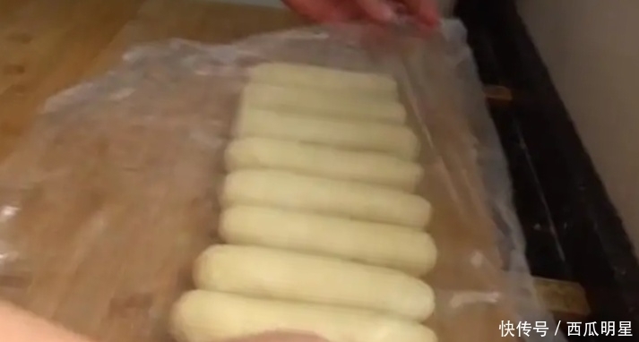  教你做|手把手教你做奶香麻花，简单无技巧，松软又拉丝，比面包还好吃