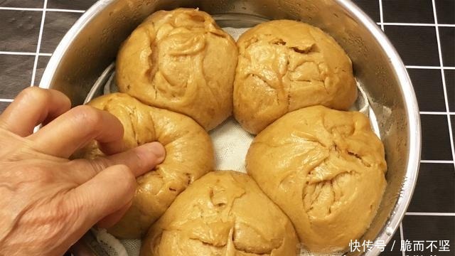  馒头|老阿姨教做开花馒头，不揉面不擀面，操作简单还个个都开花