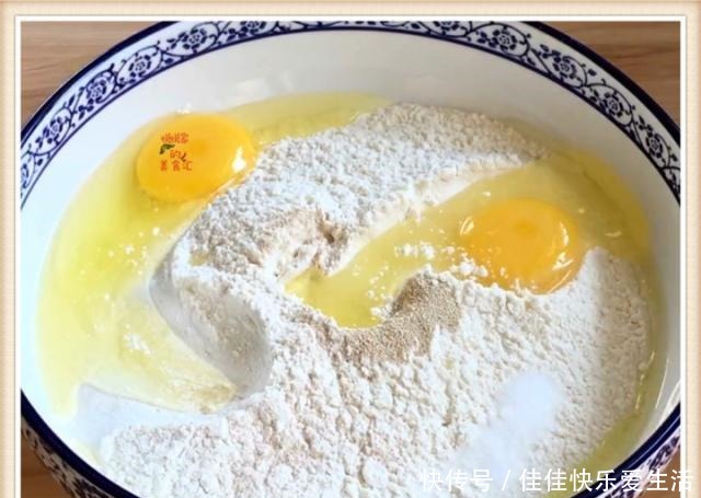 孩子|把2个苹果放进1碗面粉里,不烤不炸,松软香甜,挑食孩子也爱吃