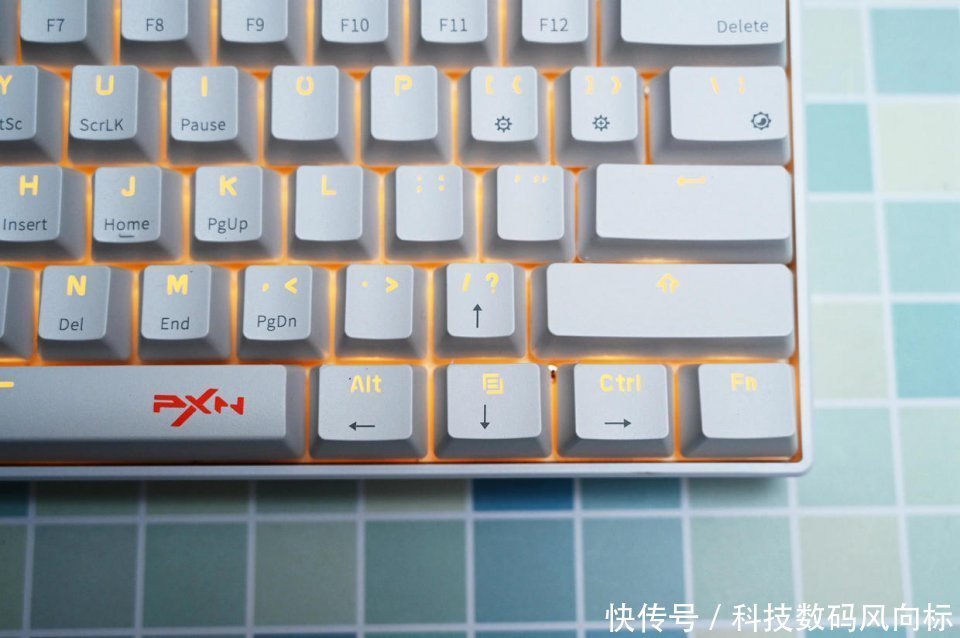 游戏|畅玩三端游戏,吃鸡快人一步,莱仕达K30游戏机械键盘体验