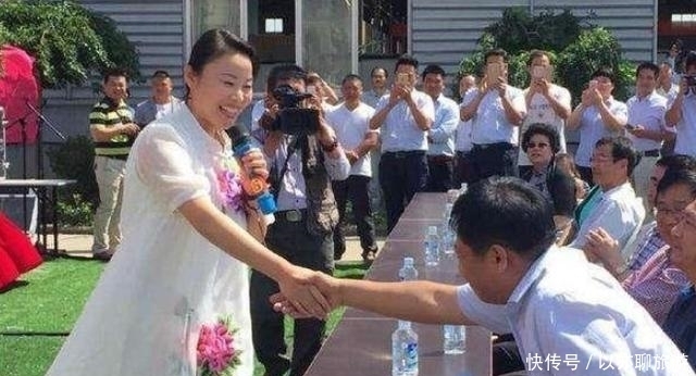  现出|从年入千万到如今现出“原形”的草帽姐，皆是因果轮回！