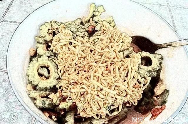  泡面|近期做的5款花式泡面，绝佳创意超乎想象