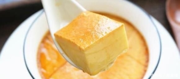 蒸成|蒸鸡蛋羹应该用冷水还是热水?很多人不懂,难怪鸡蛋羹蒸成蜂窝状