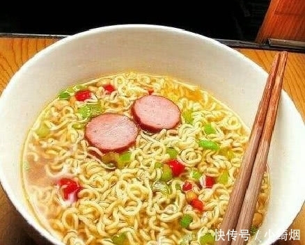 饿极了|假如你饿极了,现有四种面条免费吃,猜都会选图4可以边吃边祷告