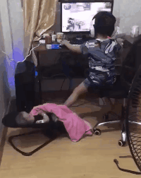 怀疑|“你们身边有舔狗舔到最后应有尽有的例子吗？”我怀疑你是在要攻略！哈