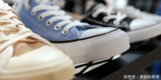  批捕|在五角场多家商场内设摊卖“假匡威”，2名嫌疑人被批捕