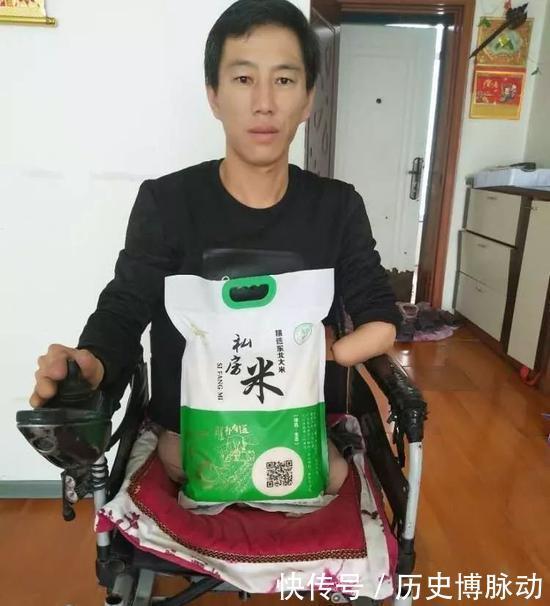  左臂|24年前，小伙因为捡到一串项链而失去双腿和左臂，后来结局怎样？