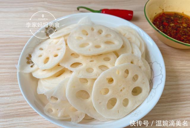 入味|凉拌莲藕怎么做不发黑?多加一步,藕片清脆爽口,香辣入味不发黑