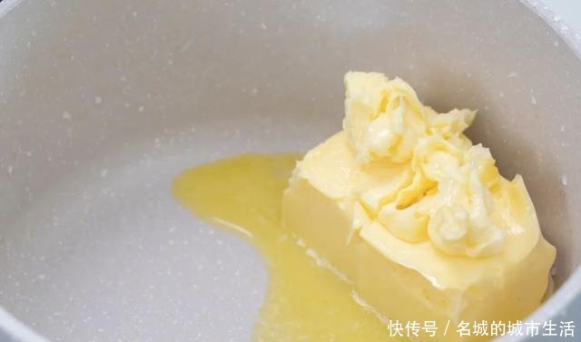 奶酪|在家也能轻松做的奶酪蒜香包,奶香味加上浓厚蒜香,让人无法抵挡