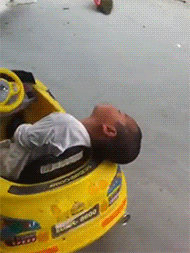  一旁|搞笑GIF：新郎抱伴娘，新娘在一旁，看来这婚是结不成了