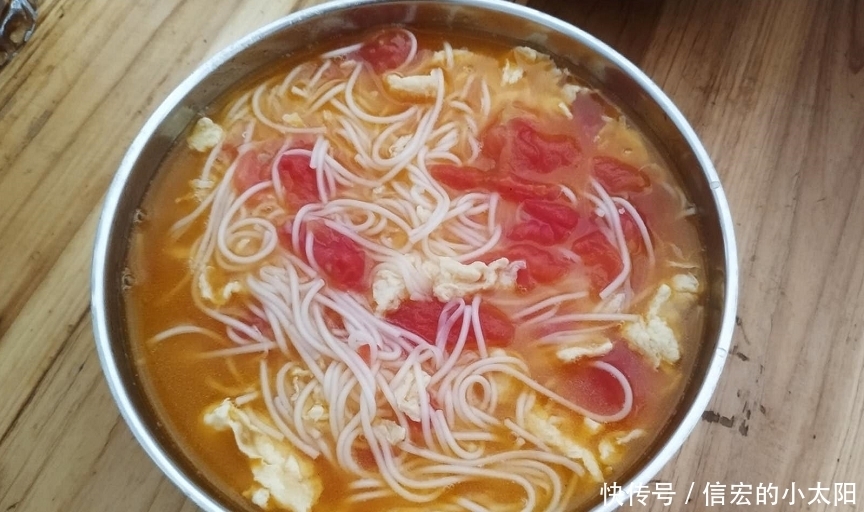 舒服|最简单的快手饭,5分钟做两碗,没有大鱼大肉,却吃得舒服