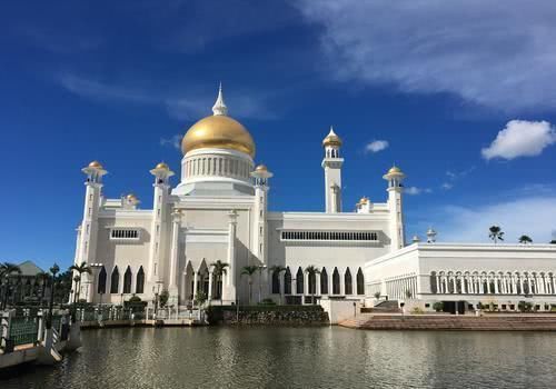 朱元璋派|皇帝派遣使者出海访问，他却在外建立国家，现今国家很富裕