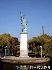 演绎|她是香奈儿首个专属模特,如今60岁,将法式优雅演绎到老