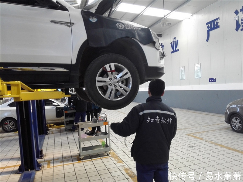 开车|开车去朋友店里维修,结果发动机被灌满白糖,车主:什么仇什么怨