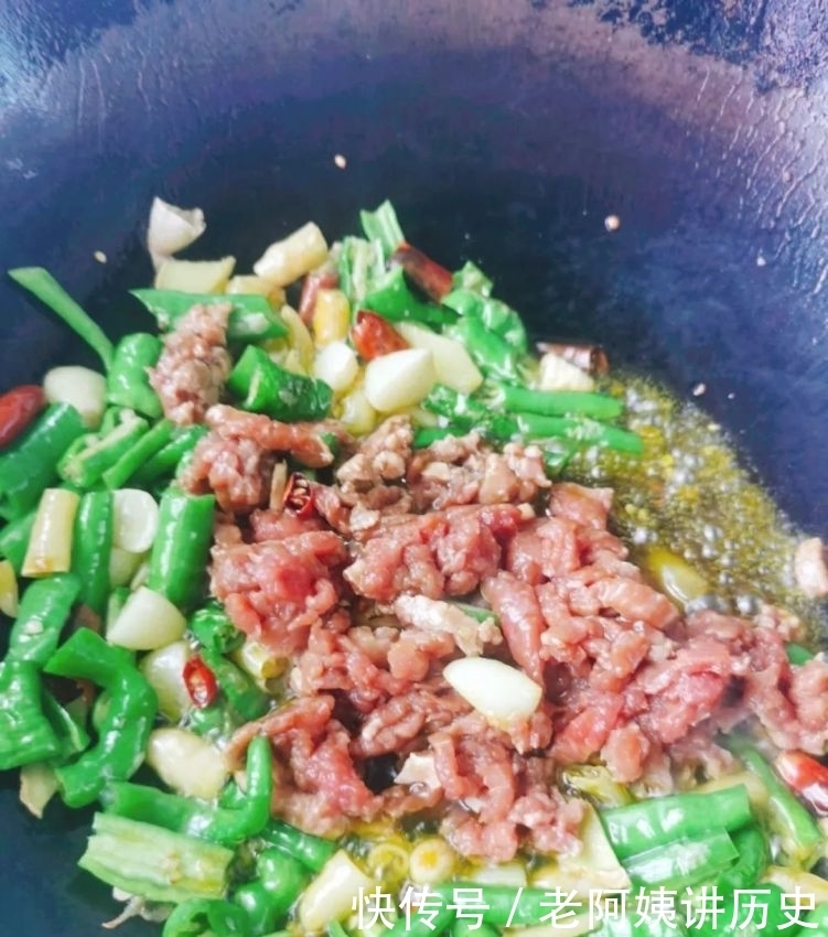 做法|大厨教你炒牛肉的正确做法,嫩滑不柴,香辣又下饭