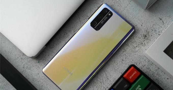 性价比|荣耀彻底发飙,麒麟990跌至清仓价,128GB+40W快充,性价比旗舰