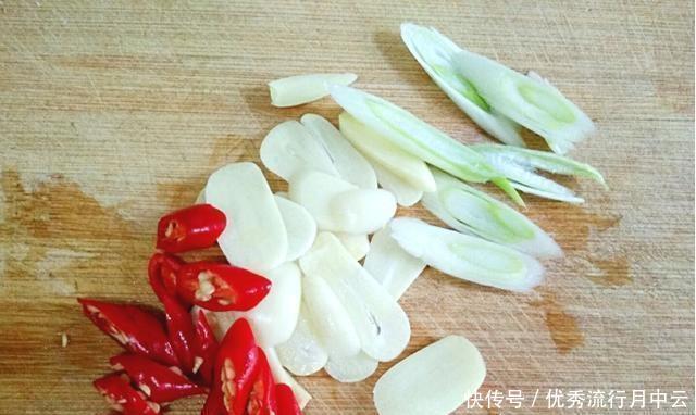 花样|顺德名菜卜卜蛤蜊,用鲜辣汤和暖身玩白贝“花样”