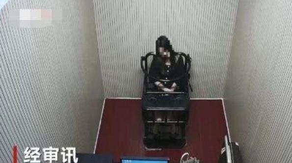 女孩|3名女孩高铁厕所内做这事, 被抓后称自己是好女孩? 乘警的话让女子羞愧