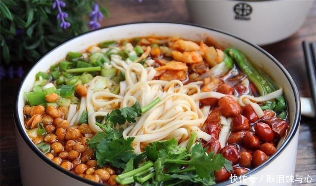 开胃|挂面这样做才好吃,酸辣开胃又营养,做法简单,学会了不用叫外卖