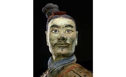 审美观念|秦始皇陵出土国宝,揭开秦人穿衣服的秘密他们原来喜欢这样!