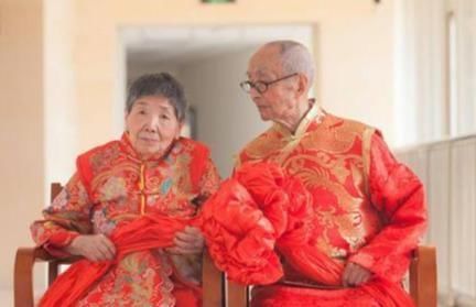 房爷爷|两老人跳广场舞相恋欲结婚，大妈坚持房本上加大爷名字，儿子暴怒