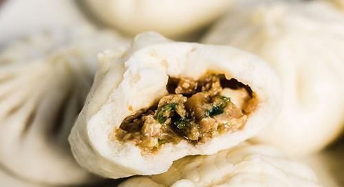 包子|小吃店不外传的酱肉包秘诀，外皮松软，香而不腻，早餐再不吃油条