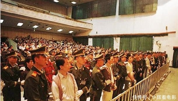 警方|他17年抢4000万, 警方200万悬赏通缉, 2020年可出狱整60岁