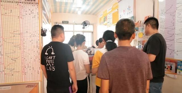 岑巩|岑巩一位彩民连续一年“死守”一组号码，最终893万大奖花落他家