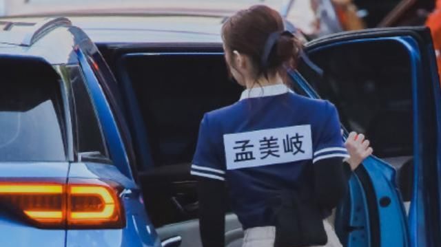 邀请到|孟美岐加盟《奔跑吧》,路透图帅气满分,原来你是这样的大哥