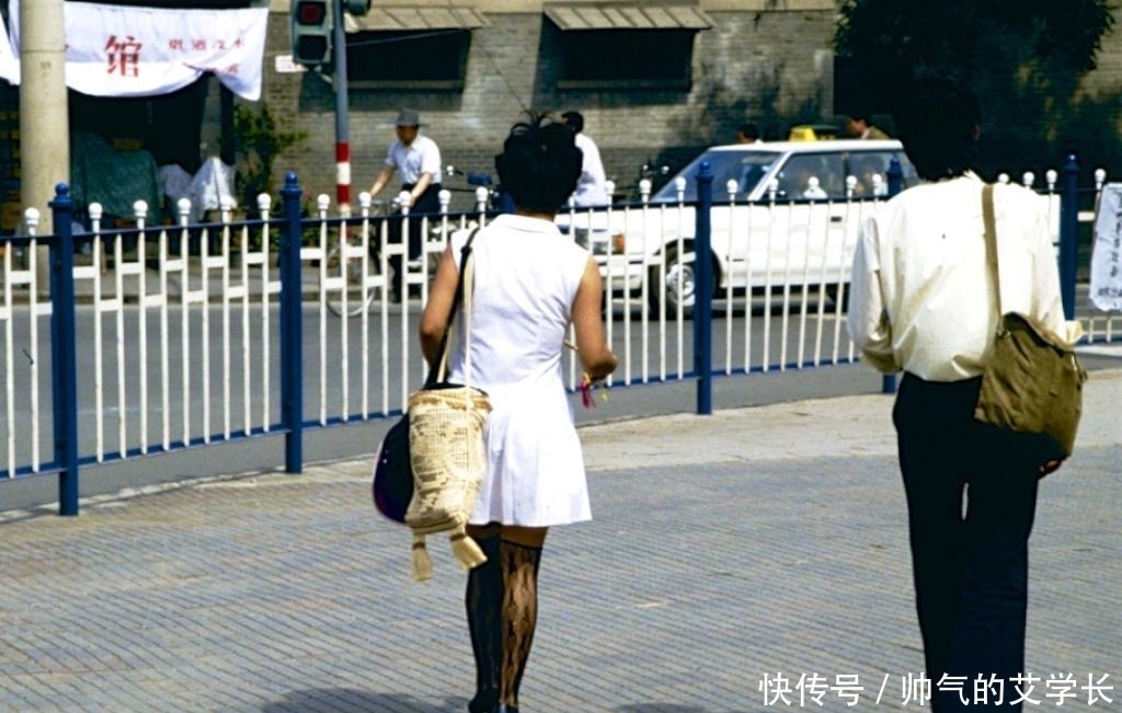  中国|中国旧影1980年代, 夏季街头的靓丽女子