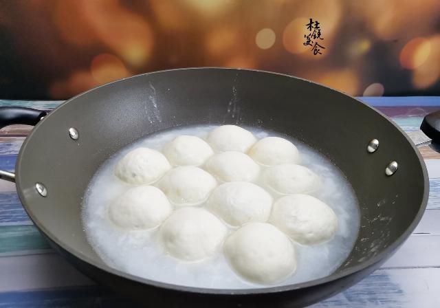 地道|掌握这4点,在家也能做出地道水煎包,馅大皮薄焦香酥脆吃不够