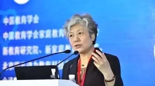 李玫瑾|李玫瑾:我用40年上千例儿童案例,回溯亲子关系对人格的影响