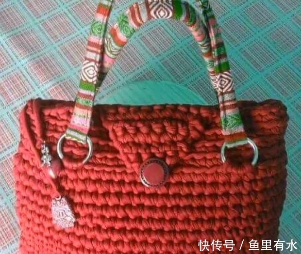  大牌|时尚又大牌！这些包包全是手工毛线编织的，你喜欢哪款呢？