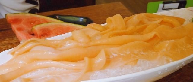 服务员|吃火锅时,服务员频繁加汤撤盘子,其实是在暗示,不懂会被鄙视