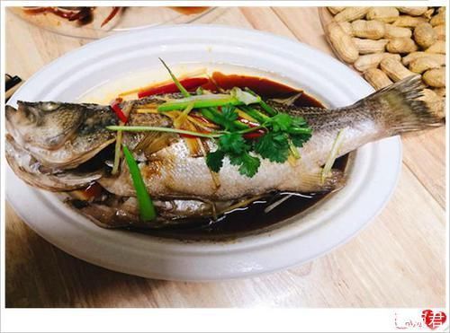 特意|几个老同学来家里吃饭,媳妇特意做一桌菜招待,饭后都夸我好福气