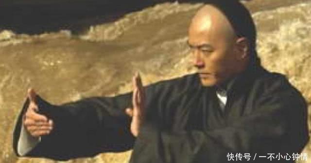 v4|霍元甲1v4战死台上,后来墓穴被打开,日本羞愧难当,不敢说话!