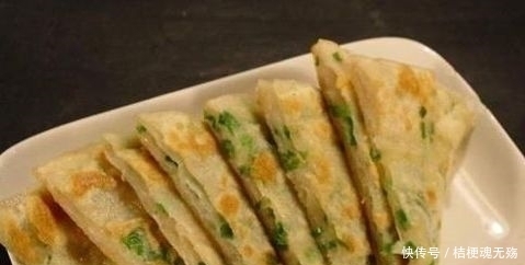  实用|电饼铛烙饼总发硬？厨师教你一招，简单又实用，面饼放凉也不变硬