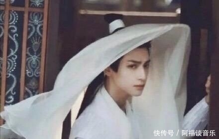  通告单|横店代拍揭秘！王一博路透1天能卖4万，《皓衣行》一个月30万起步