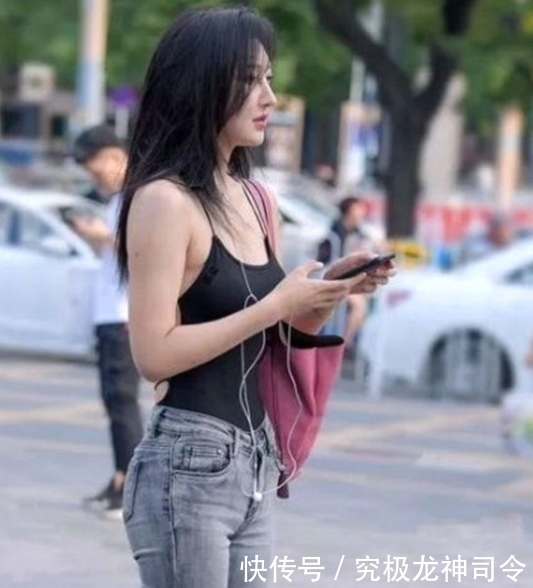 时髦|街拍:简单穿搭的时髦美女,搭配的好一样美,身材曼妙魅力十足