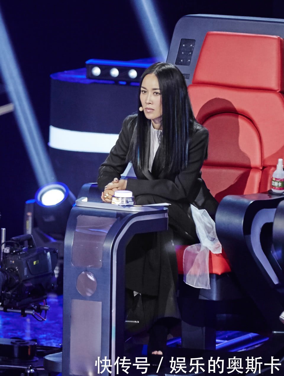 嫌弃|曾因出身遭那英嫌弃,被淘汰后实力打脸那英,现今和那英平起平坐