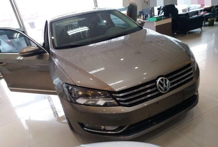 五年|大众帕萨特新车低至13万,花11万买辆开了五年的二手帕萨特图啥