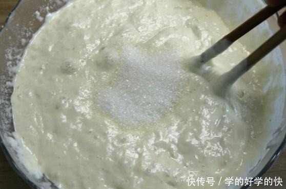 甜腻|一款不用揉面的发面糕,香甜松软不甜腻,营养好吃耐饿性还很强