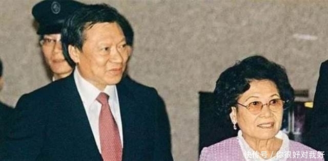 老太太|中国最“有钱”老太太,出门坐防弹车,生了三个身家千亿的儿子