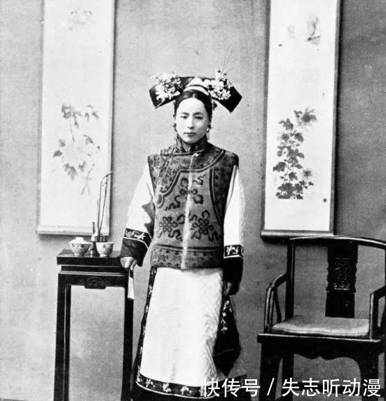 图为|晚清真实老照片:清朝的茶馆,最后一张是溥仪与小舅子玩耍时所拍