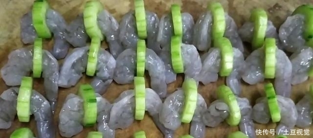 虾仁|黄瓜虾仁简单家常做法,虾肉Q弹、黄瓜清脆,非常适合在夏季吃