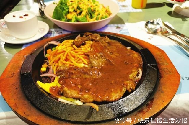 娘俩|娘俩吃西餐,一顿饭花了一百六十元,您来看看值不值