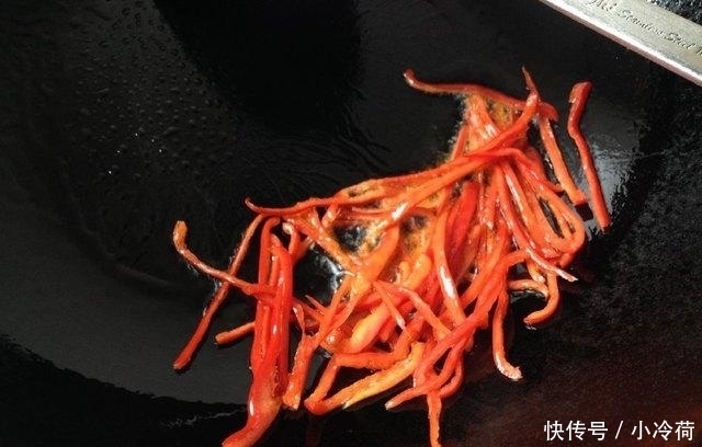 辣椒|凉拌海带脆爽入味操作要点,浇油1步最重要,香菜辣椒要放对位置