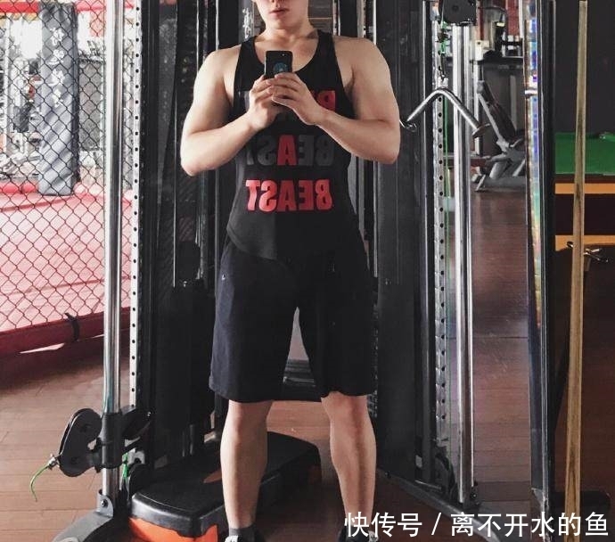  肌肉|爱健身的95后，雕刻出满身肌肉化身模特出镜，气质不输陈坤