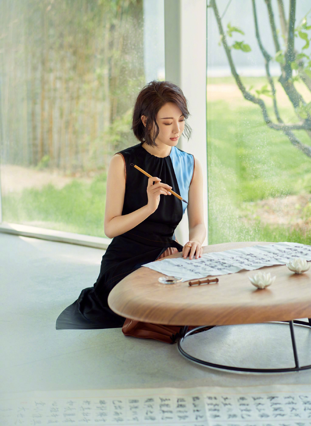  拿到|陈数不愧是拿到瑜伽教练员证书的人，43岁穿撞色裙，优雅极了